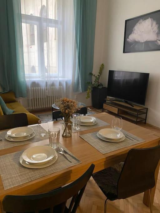 Exclusive City Center Experience - 3 Praha
